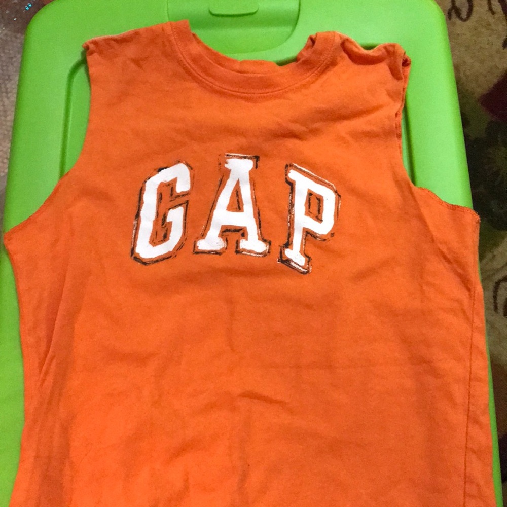 Gap sleeveless T-shirt size medium